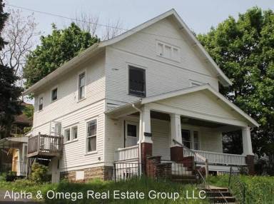 Main picture of 415 W 4th St