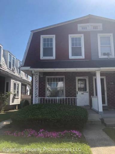 Main picture of 2244 Reading Ave