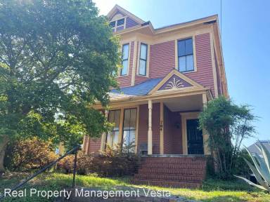 Main picture of 784 College St