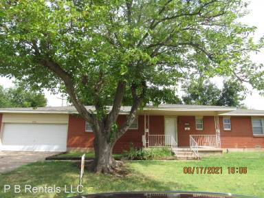 Main picture of 715 NW 40th St