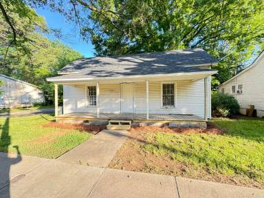 Main picture of 526 N Martin Luther King Jr Ave