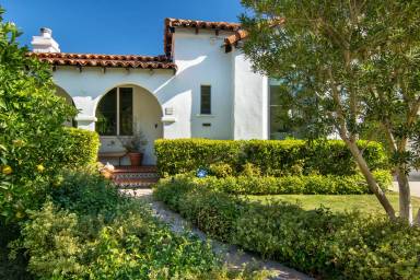 Main picture of 810 Wellesley Ave