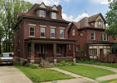 Main picture of 160 Lincoln Ave