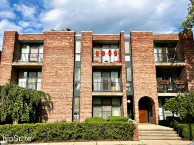 Main picture of 5435 N Artesian Ave