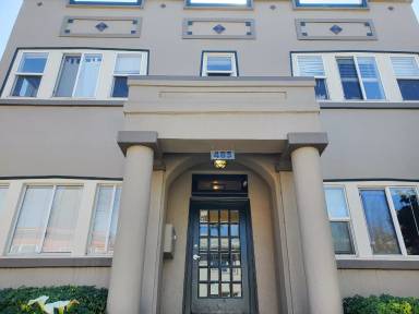 Main picture of 483 41st St