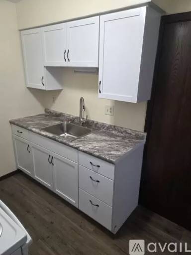 Main picture of 425 S Thayer Ave