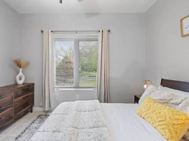 Main picture of 1401 W 40th St