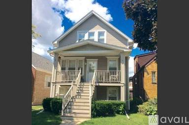 Main picture of 5318 N McVicker Ave