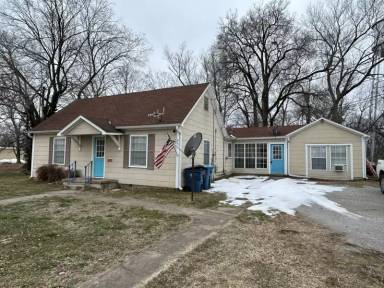 Main picture of 955 N Curtis Ave