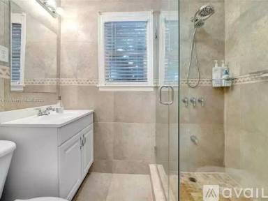 Main picture of 435 SW 33rd Ave