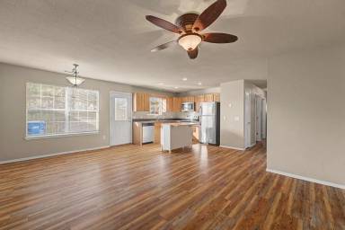 Main picture of 1402A Camellia Dr