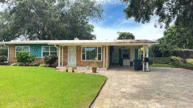 Main picture of 215 Woodlawn Dr