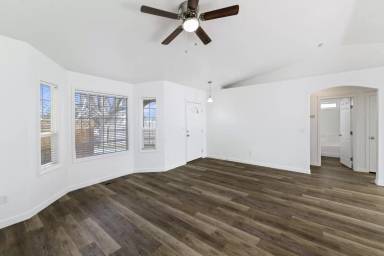 Main picture of 607 Cromwell St