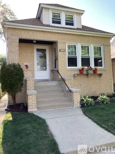 Main picture of 6928 N Overhill Ave