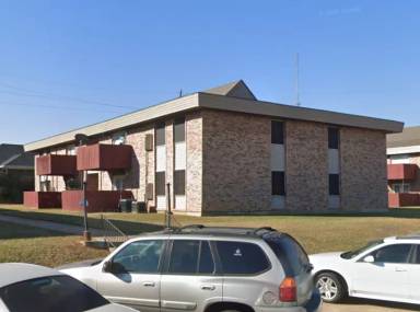 Main picture of 305 Green Briar St