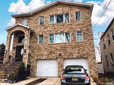 Main picture of 104 Maple St