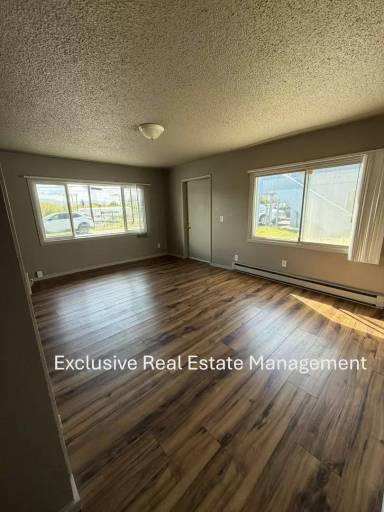 Main picture of 542 Riverside Dr
