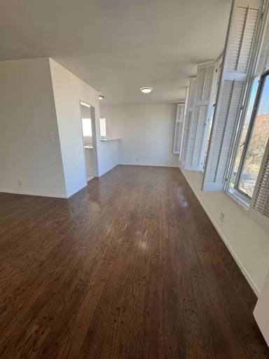 Main picture of 337 S Elm Dr