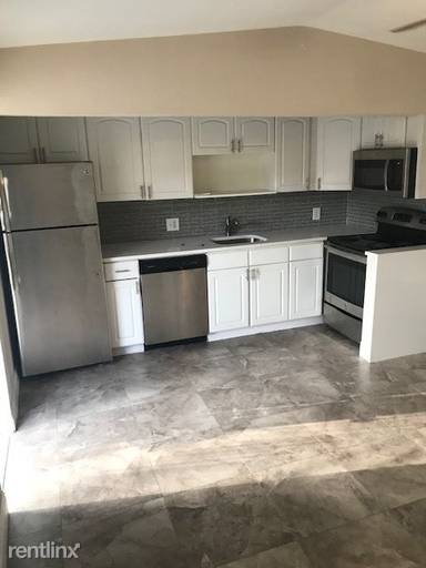 Main picture of 1020 NE 17th Way