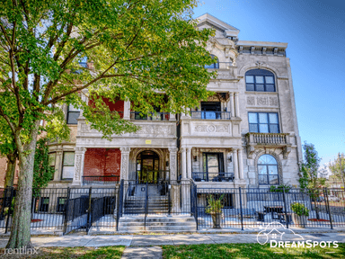 Main picture of 4710 S King Dr