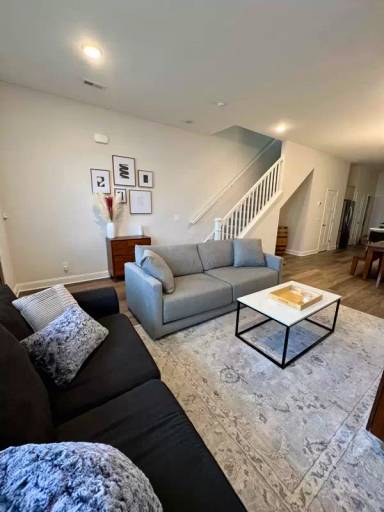Main picture of 1755 W 52nd St