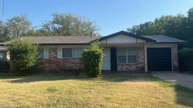 Main picture of 1700 Trent Dr