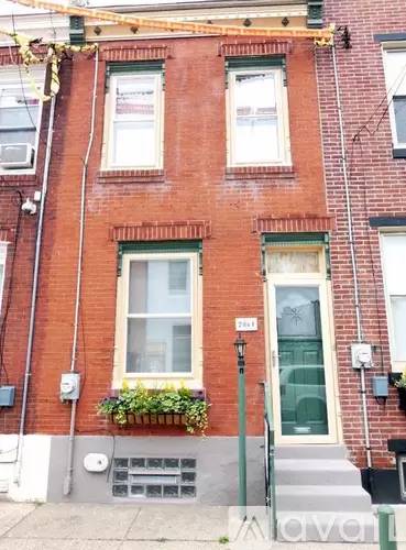 Main picture of 2061 Martha St