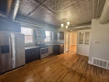 Main picture of 2216 W 24th St