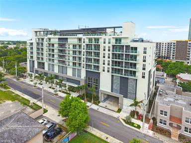 Main picture of 321 NE 26th St