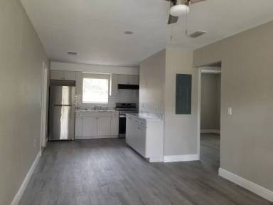 Main picture of 2648 Michigan Ave
