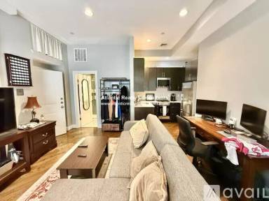 Main picture of 30 Hancock St