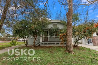Main picture of 3848 Sherman Way