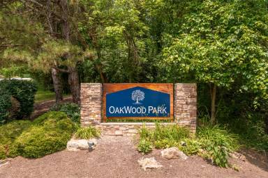 Main picture of OakWood Park