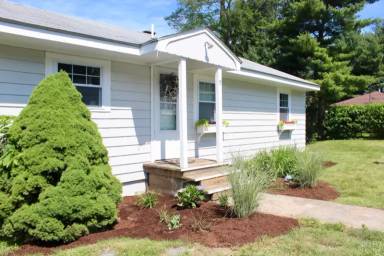 Main picture of 9 Lakeview Dr