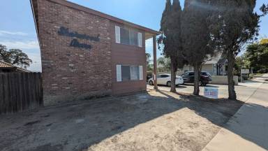 Main picture of 332 N 2nd St