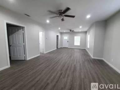 Main picture of 1401 Moore St