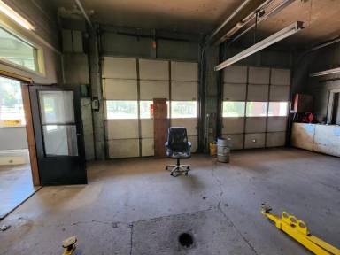 Main picture of 715 E Main St