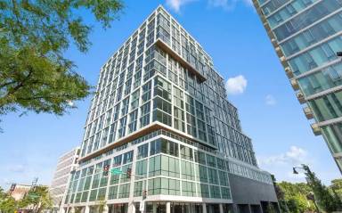 Main picture of 1010 Lake St
