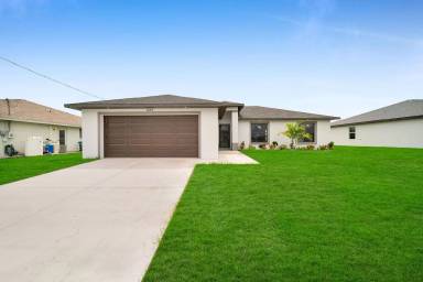 Main picture of 204 NW 22nd Pl