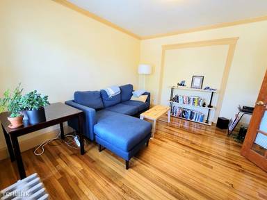 Main picture of 219 N Harvard St