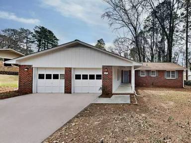 Main picture of 210 Cinnamon Oak Cir
