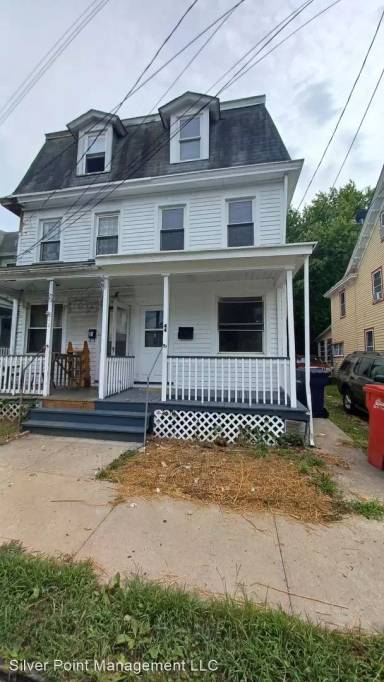 Main picture of 102 Hampton St