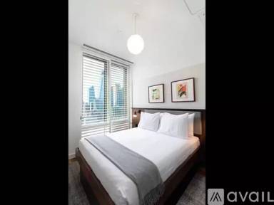 Main picture of 400 W 42nd St