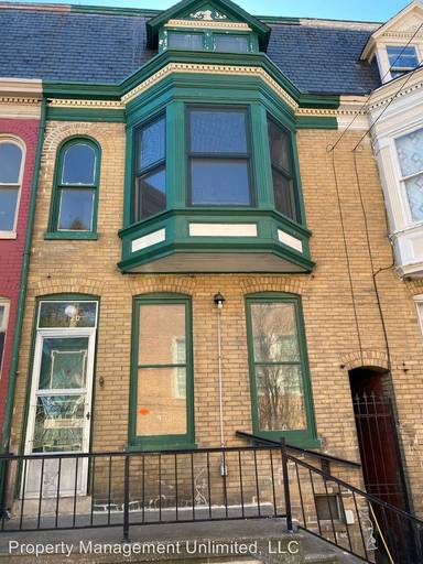 Main picture of 320 Reinecke Pl