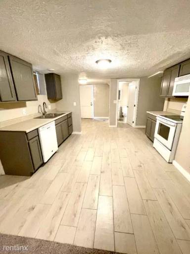 Main picture of 2233 Ogden Ave