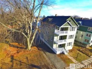 Main picture of 469 East St