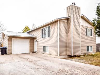 Main picture of 905 W 370 S