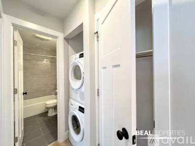 Main picture of 452 W Oakdale Ave