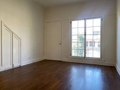 Main picture of 3000 Kenwood Ave