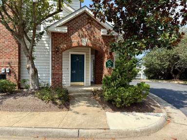 Main picture of 925 Dorchester Pl